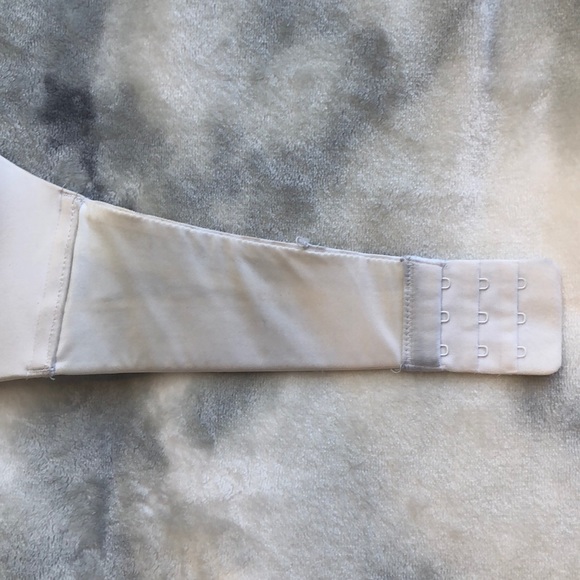 Victoria’s Secret bombshell strapless bra - Picture 3 of 8